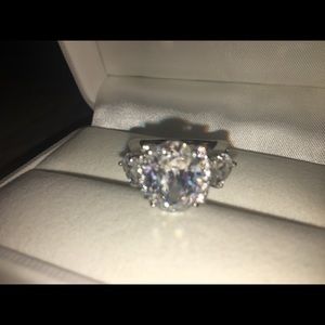 Gorgeous Shine Three Loves Ring